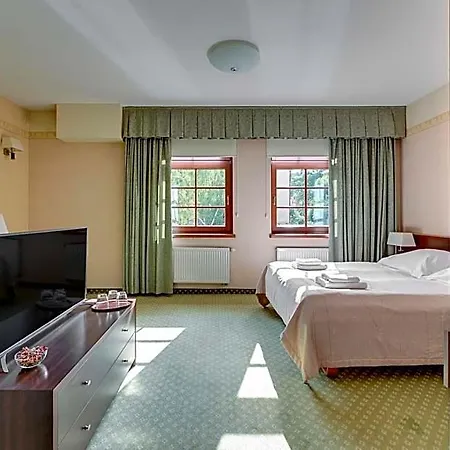 Jaskowy Dworek Apart-hotel 4*