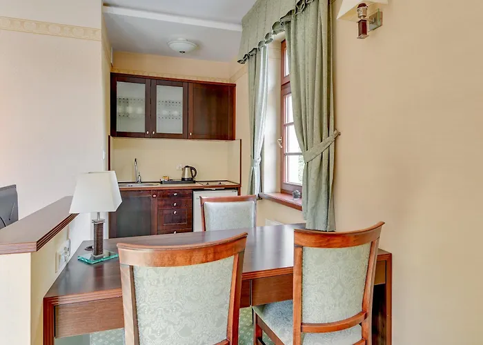 Jaskowy Dworek Apartmanhotel 4*